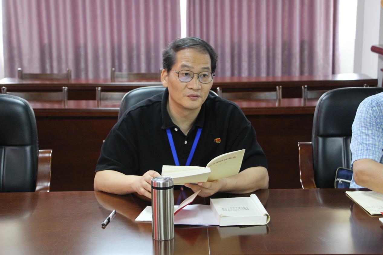 2.学校党委副书记、纪委书记、副校长农安航领学《习近平新时代中国特色社会主义思想专题摘编》并分享学习体会和收获