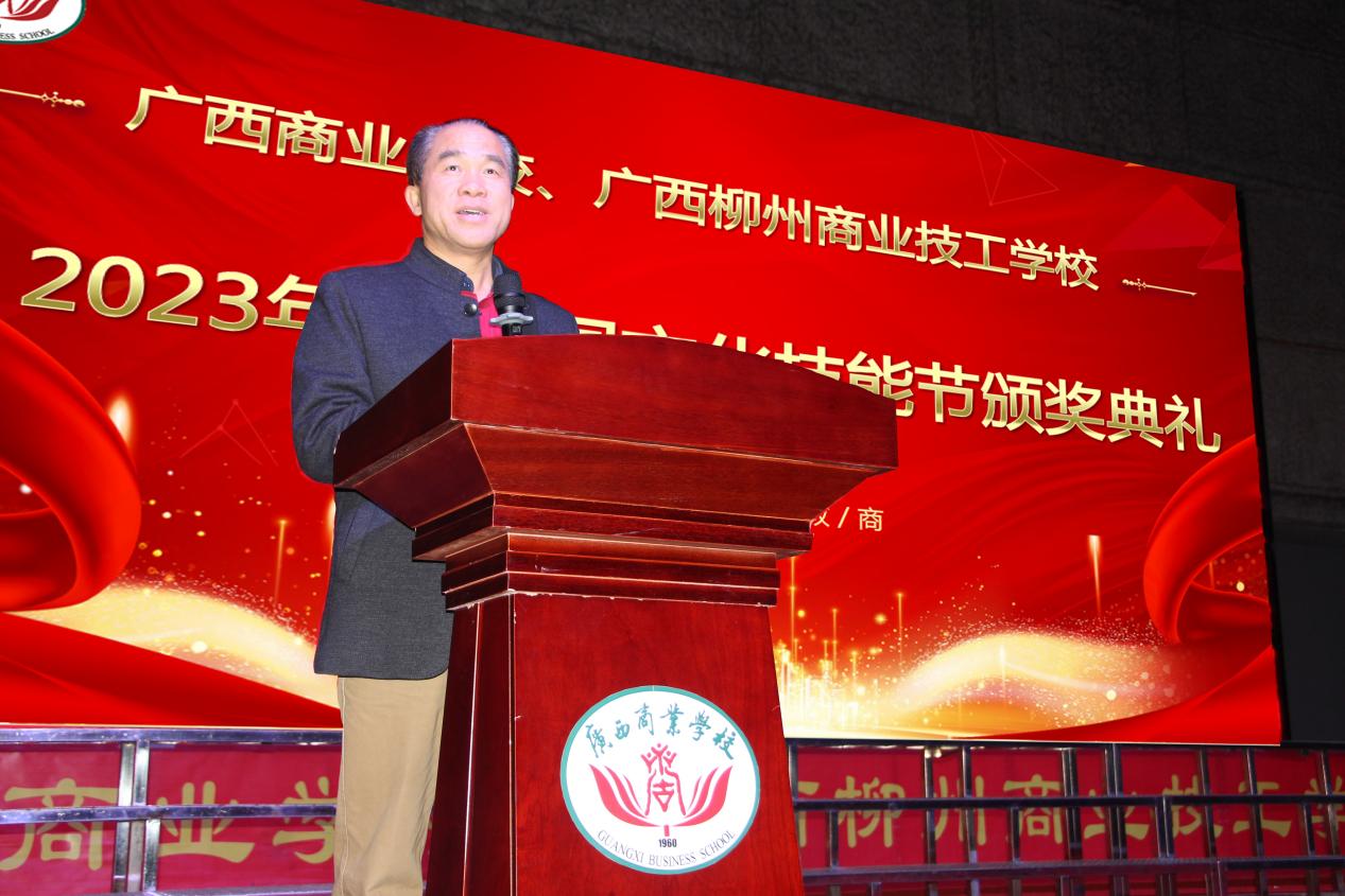 4.学校党委委员、校长助理吕志宁主持发言