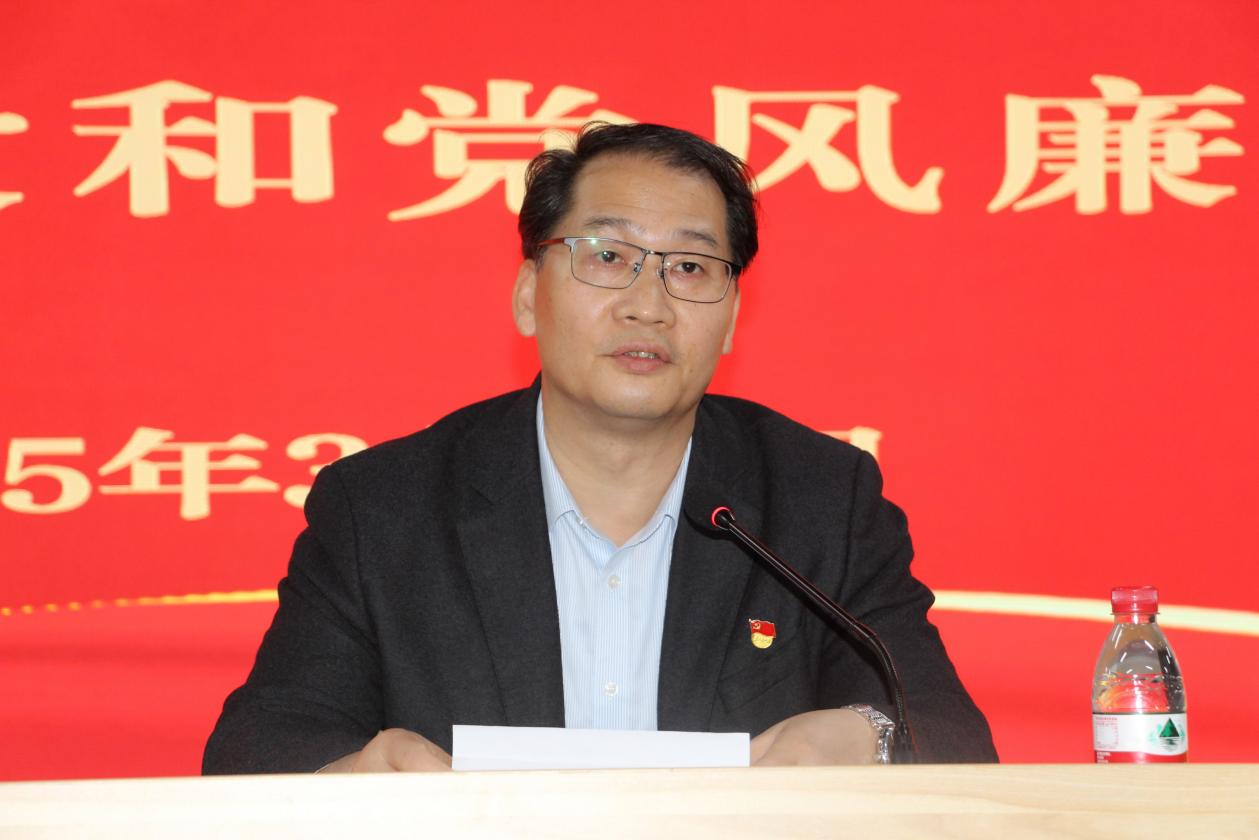 2.学校党委副书记、纪委书记、副校长农安航作专题发言