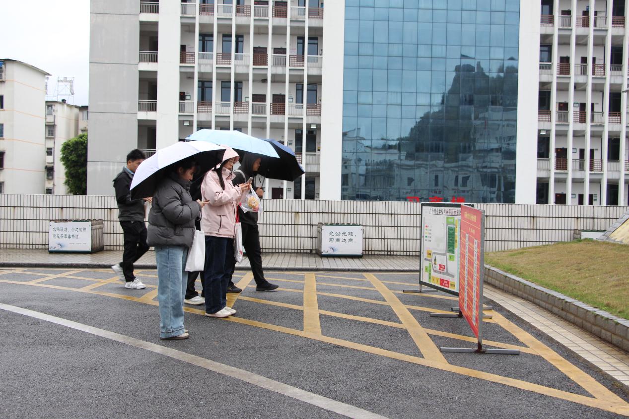 2.考生查看考场