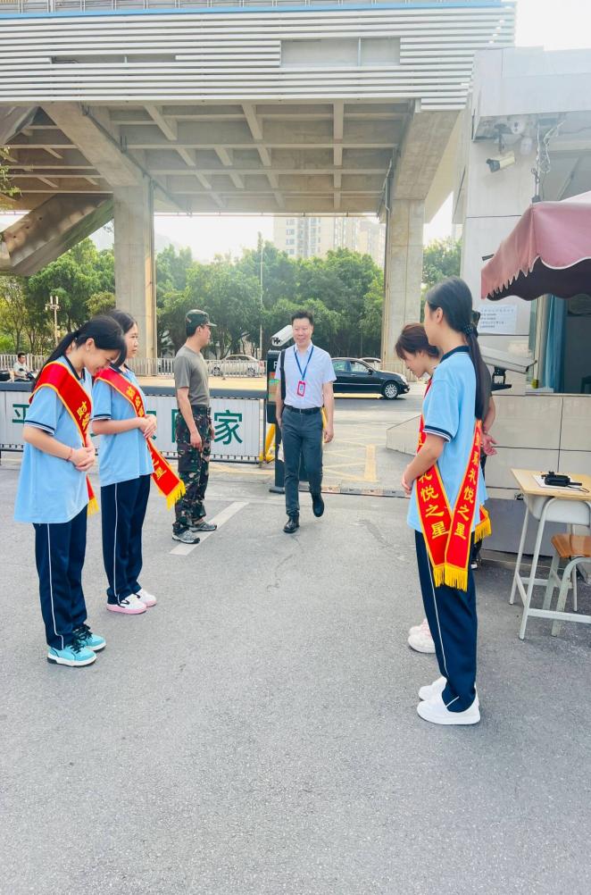 3.财经商贸系“礼悦之星”示范队