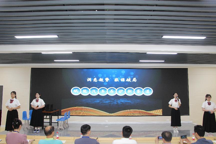 3.两个金奖团队进行展演1