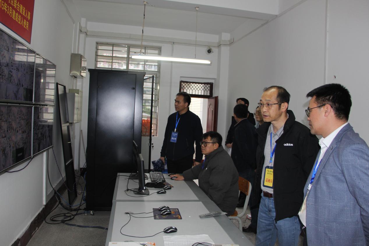 4.自治区巡考组领导巡视标准化考场监控室