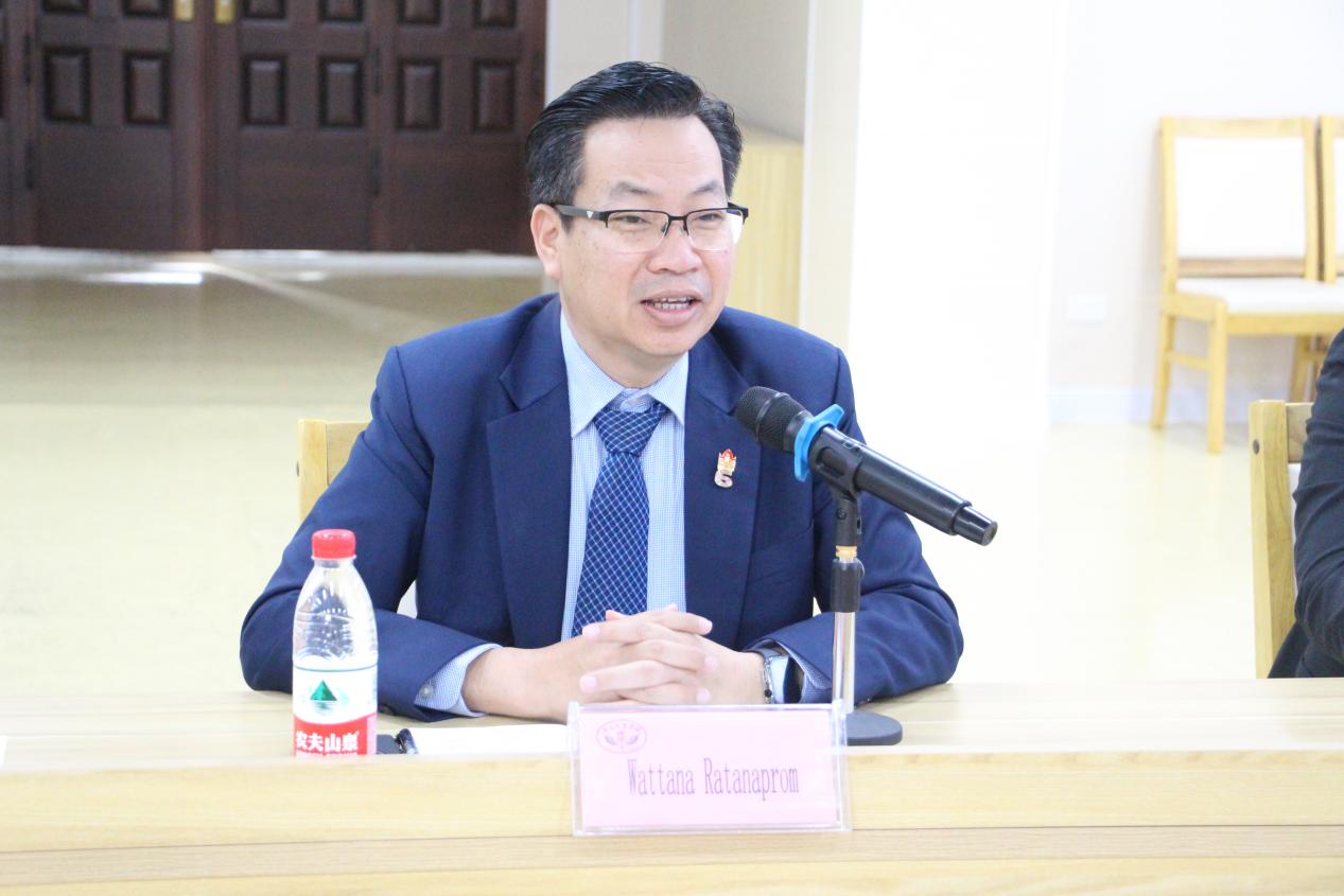 3.泰国素叻他尼皇家大学校长Wattana Ratanaprom发言