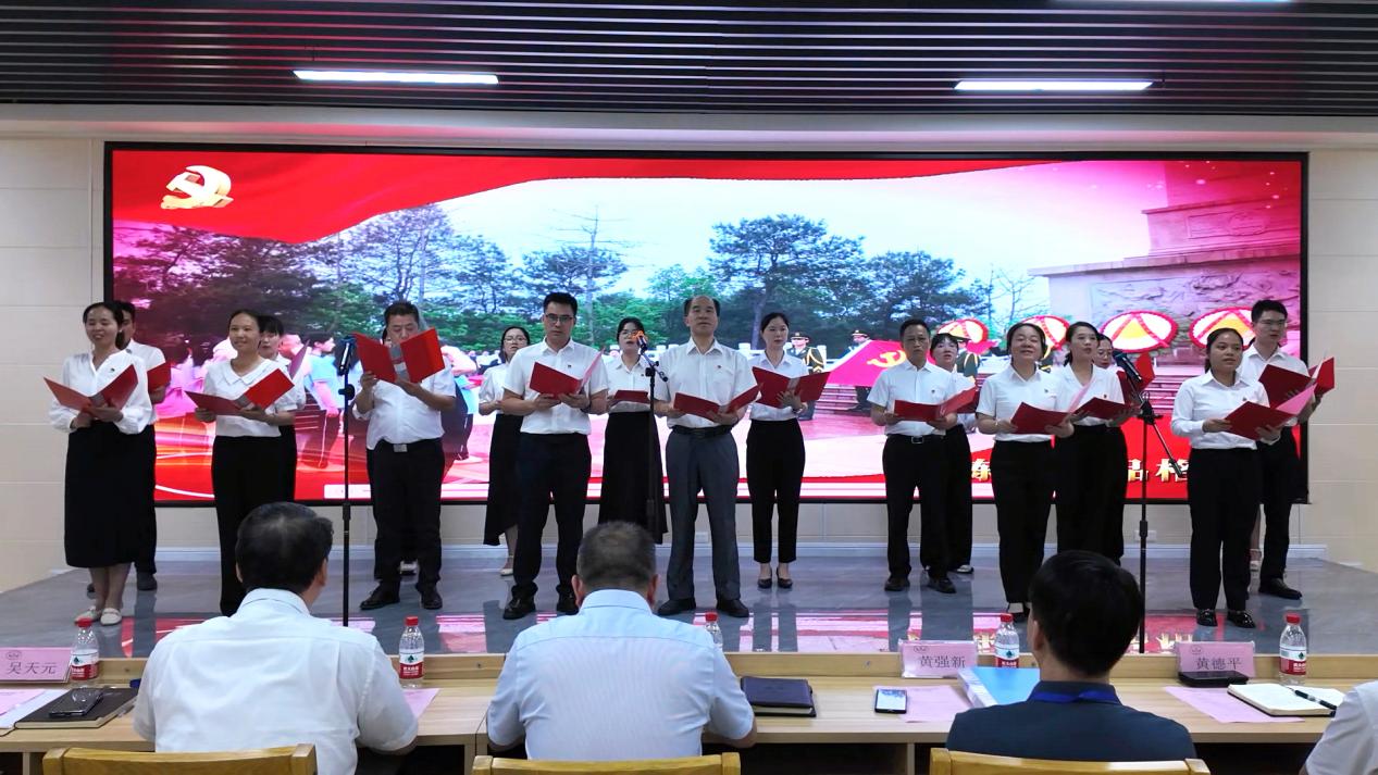 10.优秀党员、优秀党务工作者诗歌朗诵