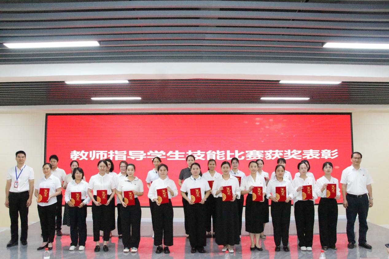 10.表彰指导学生参加“技能成长，强国有我”系列教育活动比赛获奖老师