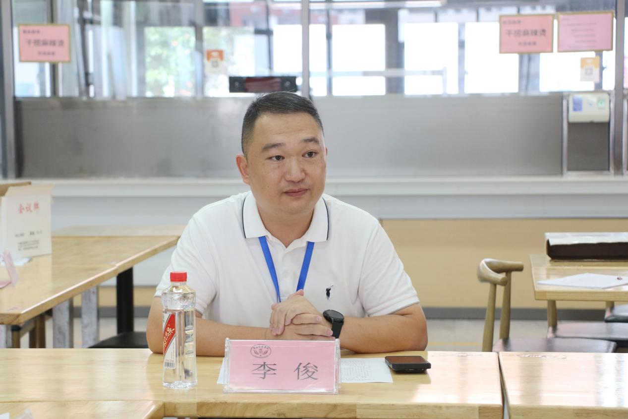 04后勤资产处李俊汇报工作