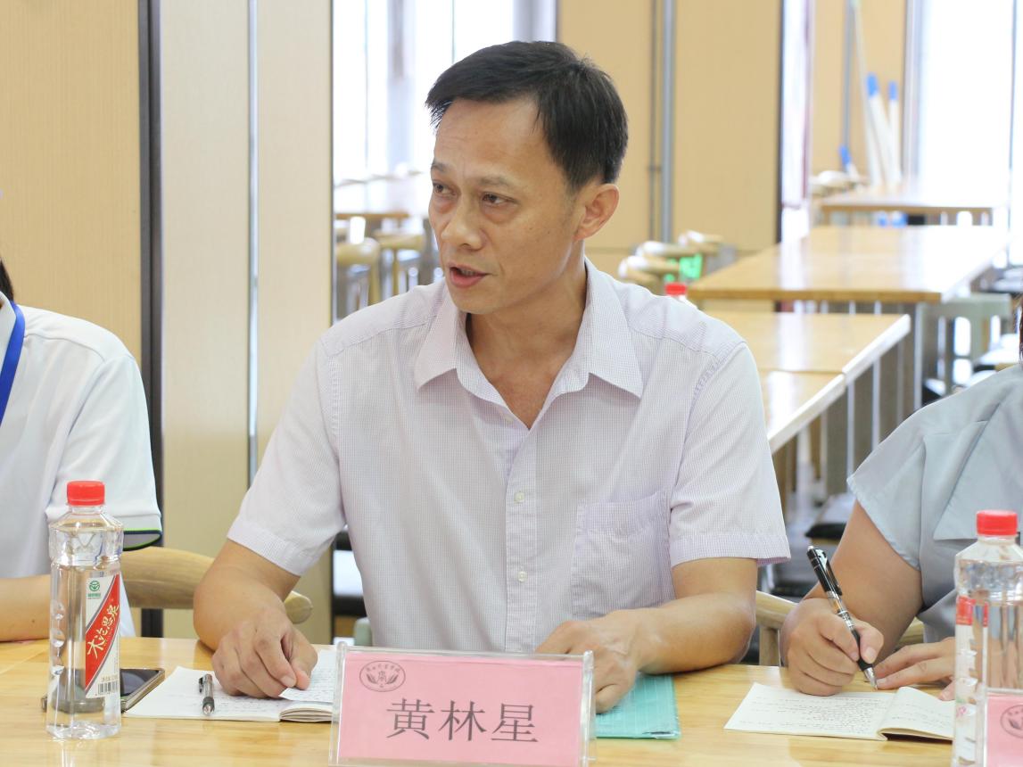 05食品安全员黄林星汇报工作