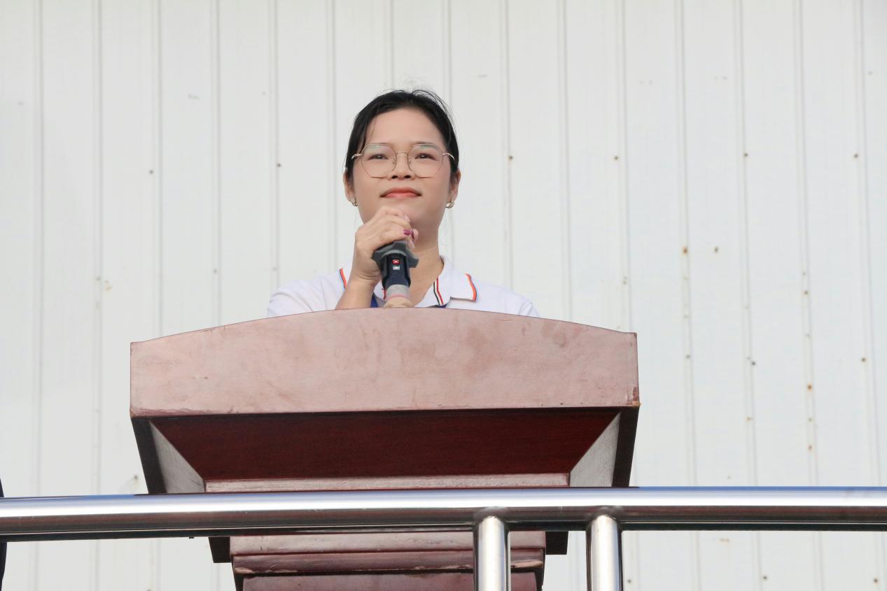 3.学校学工处主任、团委书记谢冰梅主持