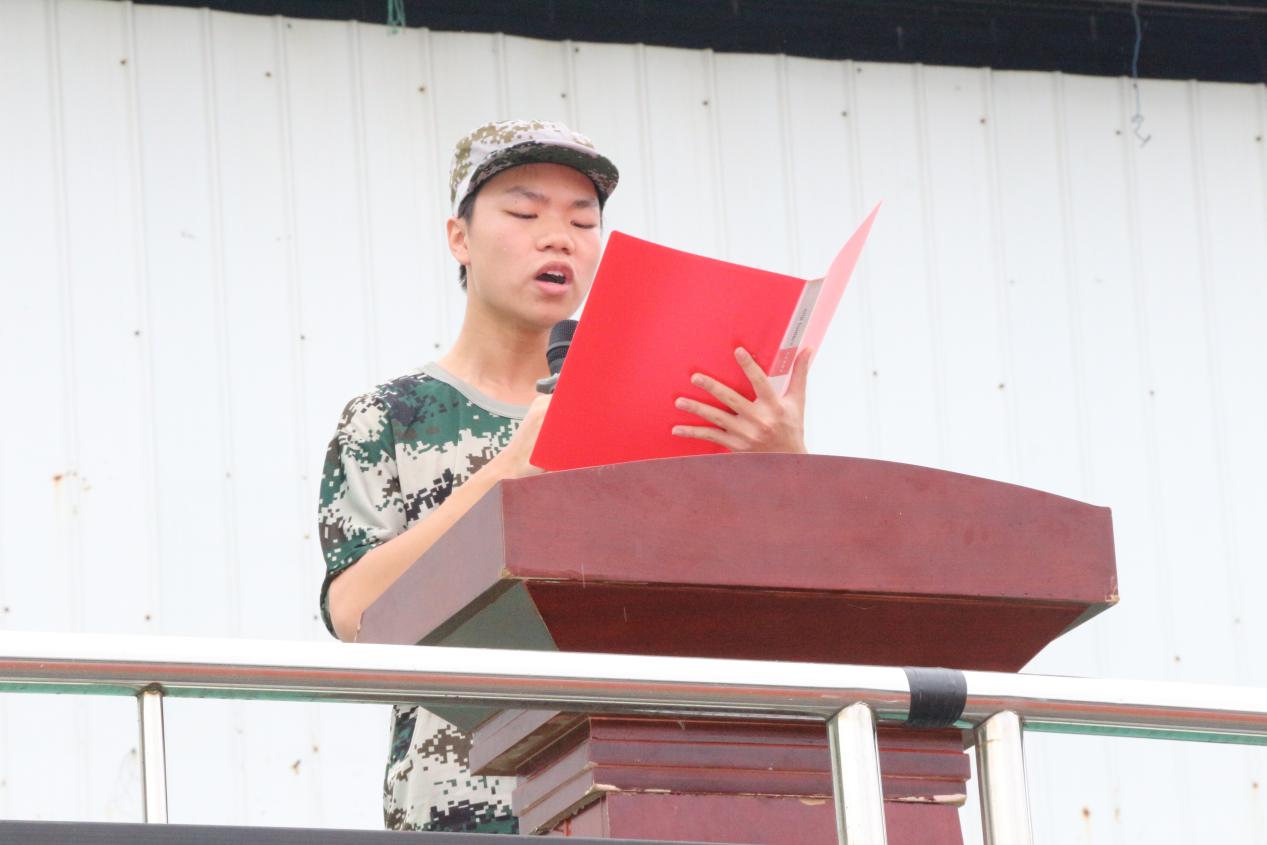 4.学生代表陈政树发言