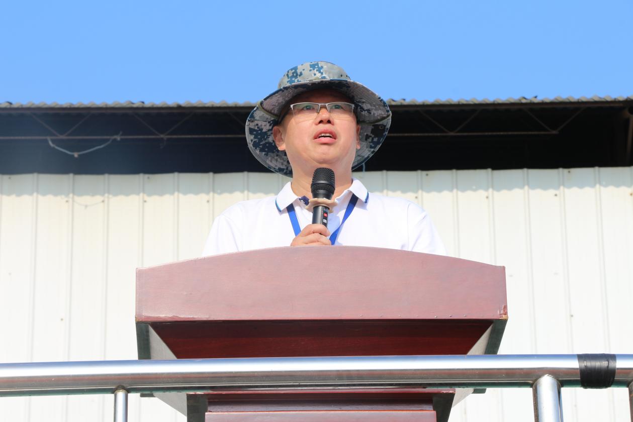 4.学校校长助理杨林钟作军训总结