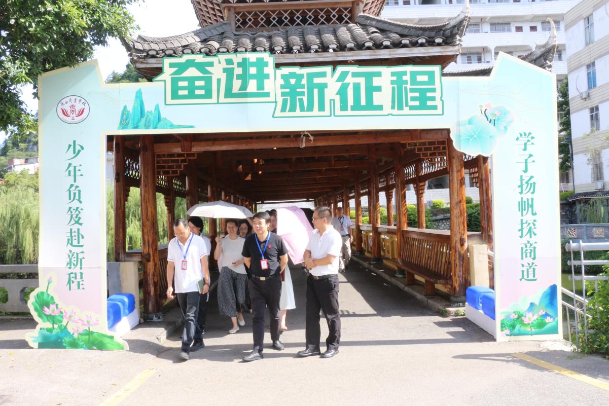 暖心护航新学子，温情陪伴启新程——广西商业学校开展新生专项巡查活动