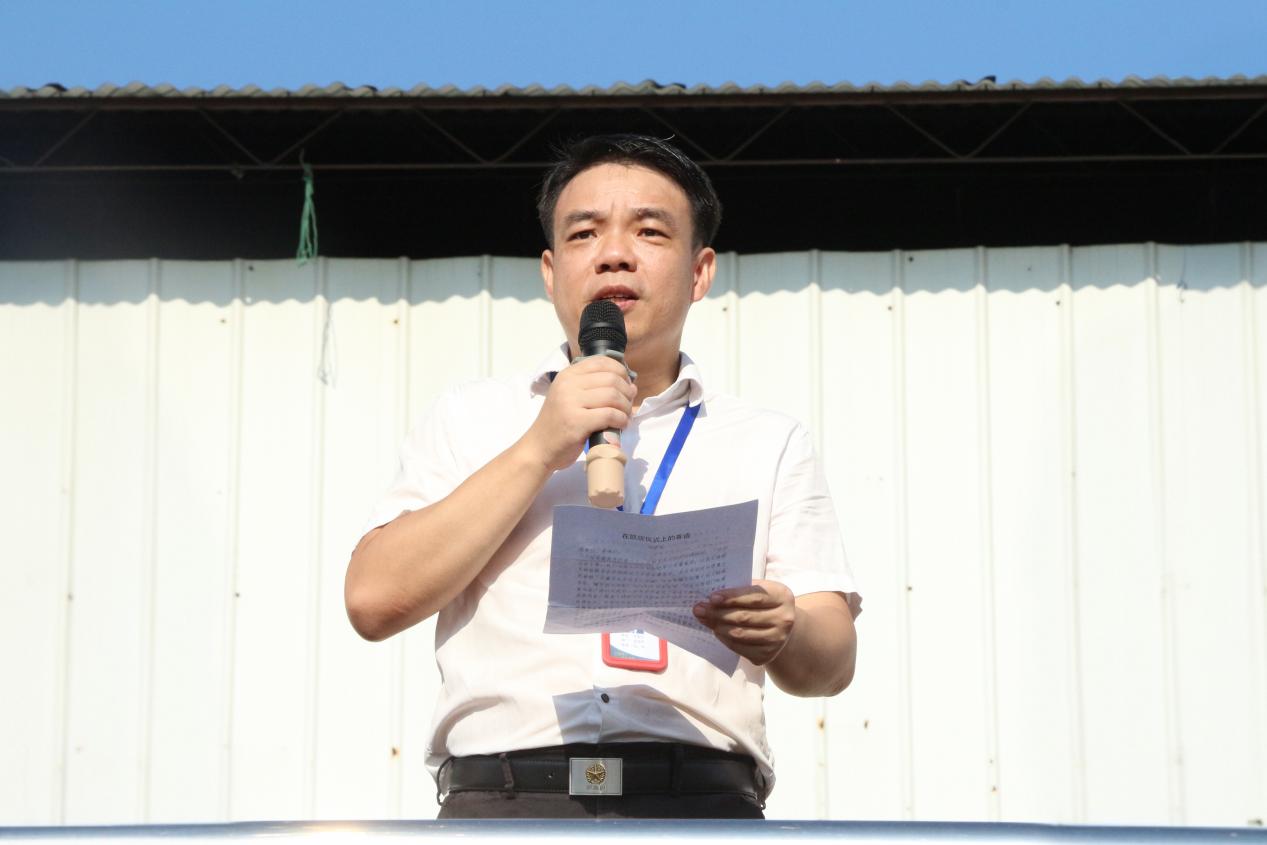 学校党委书记、校长刘学文宣读自治区商务厅领导贺词并寄语新生